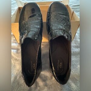 Clarks Glossy Black Croc-Pattern Loafers - Size 10M Great Contemporary Shoes!